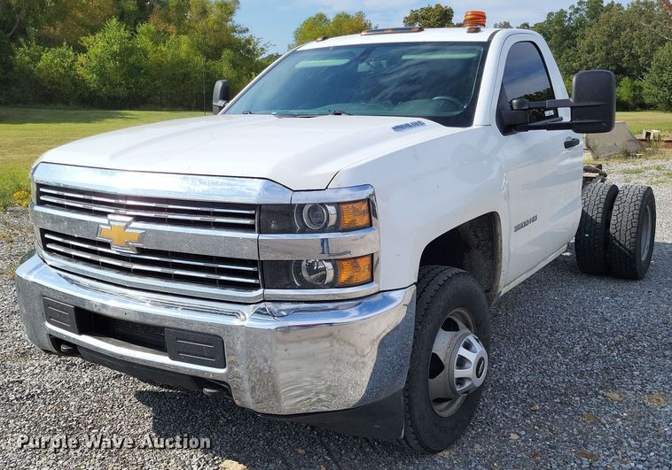 image for item LS9788 2016 Chevrolet Silverado 3500HD pickup truck cab and chassis