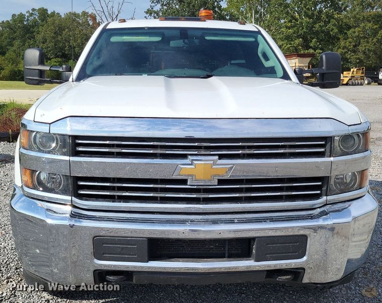 image for item LS9788 2016 Chevrolet Silverado 3500HD pickup truck cab and chassis