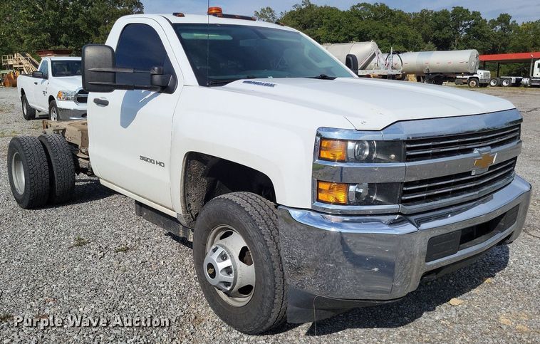 image for item LS9788 2016 Chevrolet Silverado 3500HD pickup truck cab and chassis