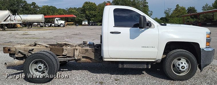 image for item LS9788 2016 Chevrolet Silverado 3500HD pickup truck cab and chassis