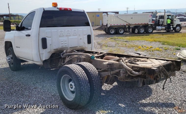 image for item LS9788 2016 Chevrolet Silverado 3500HD pickup truck cab and chassis