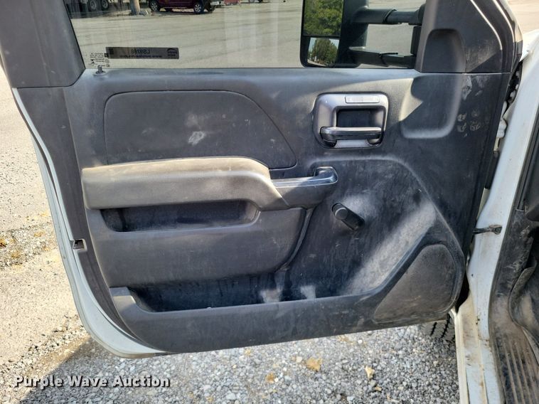 image for item LS9788 2016 Chevrolet Silverado 3500HD pickup truck cab and chassis