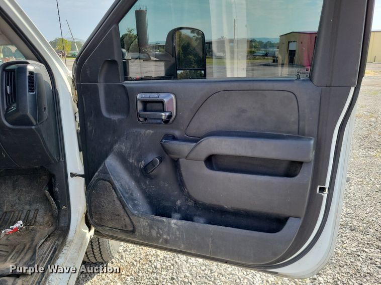 image for item LS9788 2016 Chevrolet Silverado 3500HD pickup truck cab and chassis