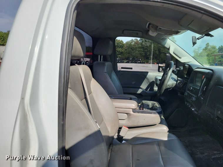 image for item LS9788 2016 Chevrolet Silverado 3500HD pickup truck cab and chassis