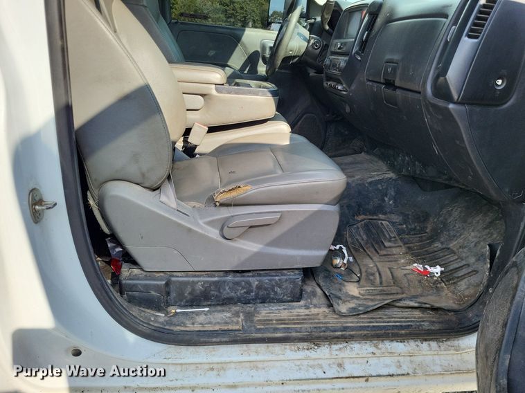 image for item LS9788 2016 Chevrolet Silverado 3500HD pickup truck cab and chassis