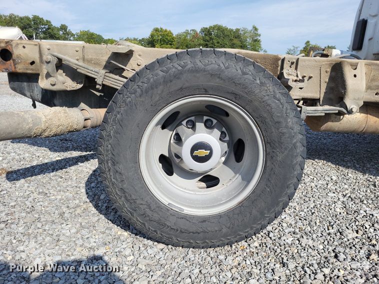 image for item LS9788 2016 Chevrolet Silverado 3500HD pickup truck cab and chassis