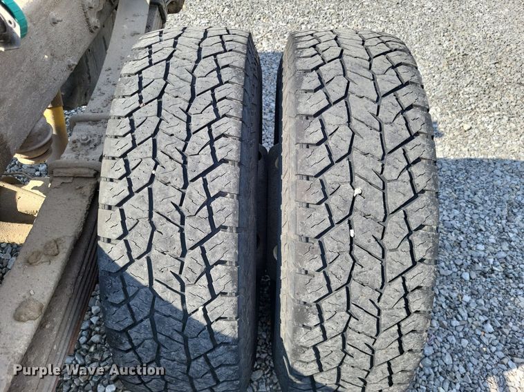 image for item LS9788 2016 Chevrolet Silverado 3500HD pickup truck cab and chassis