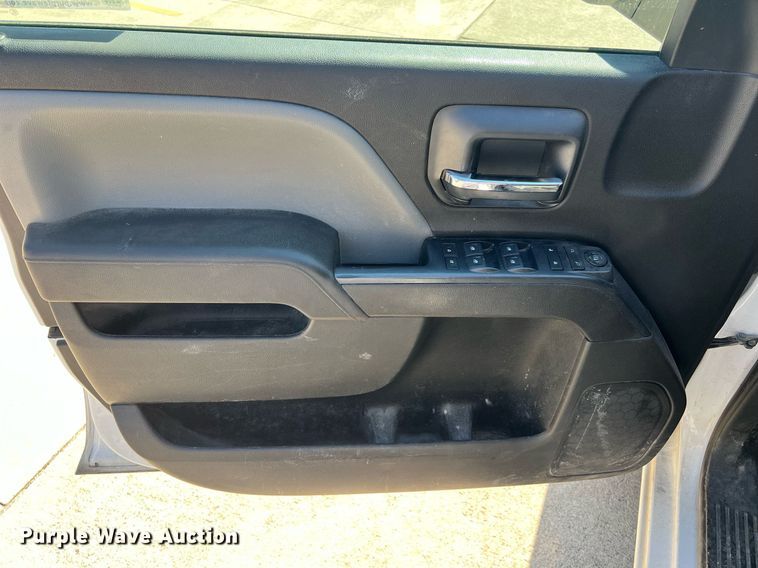 image for item LU9789 2018 Chevrolet Silverado 1500  Double Cab pickup truck