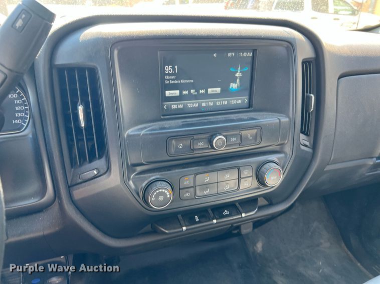 image for item LU9789 2018 Chevrolet Silverado 1500  Double Cab pickup truck