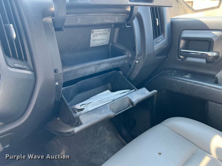 image for item LU9789 2018 Chevrolet Silverado 1500  Double Cab pickup truck