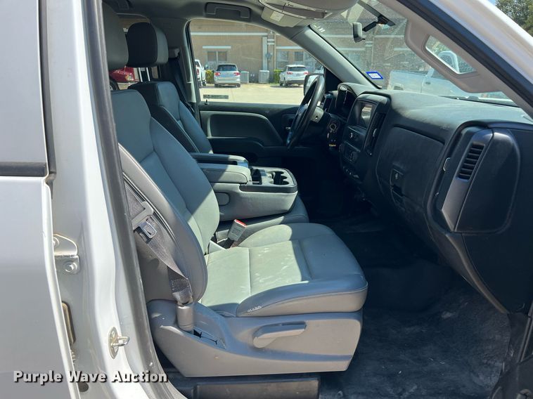 image for item LU9789 2018 Chevrolet Silverado 1500  Double Cab pickup truck