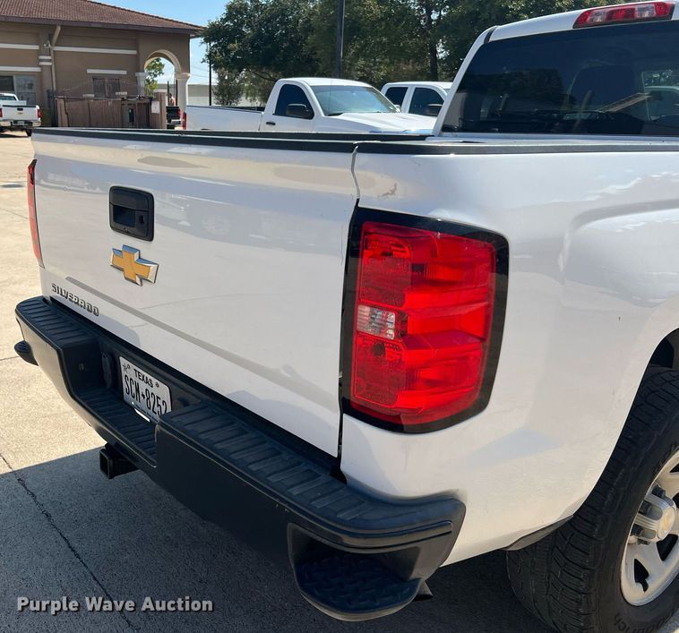 image for item LU9790 2015  Chevrolet Silverado 1500  Double Cab pickup truck