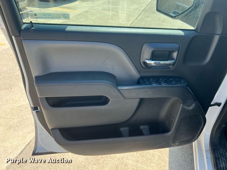 image for item LU9790 2015  Chevrolet Silverado 1500  Double Cab pickup truck