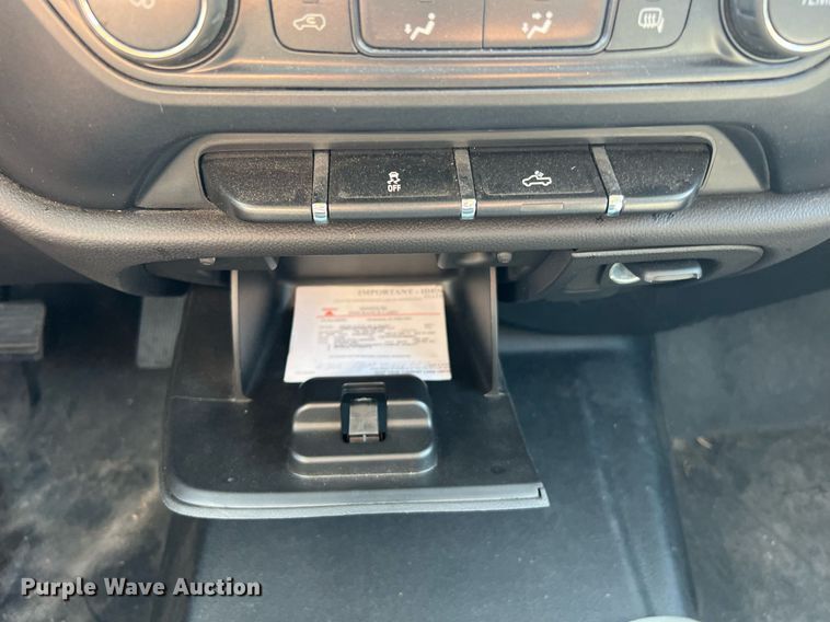 image for item LU9790 2015  Chevrolet Silverado 1500  Double Cab pickup truck