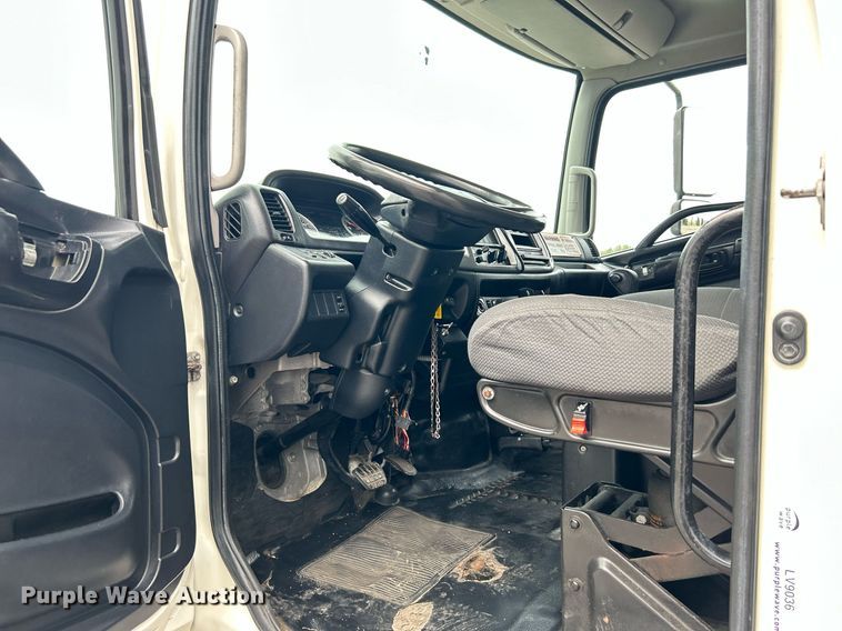 image for item LV9036 2012 Hino 268  box truck