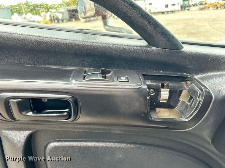 image for item LV9036 2012 Hino 268  box truck