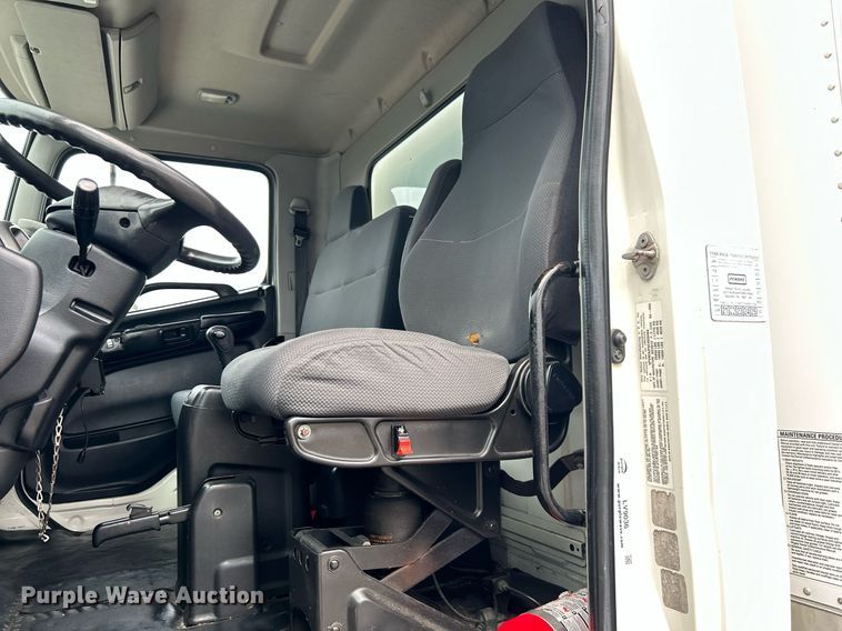 image for item LV9036 2012 Hino 268  box truck