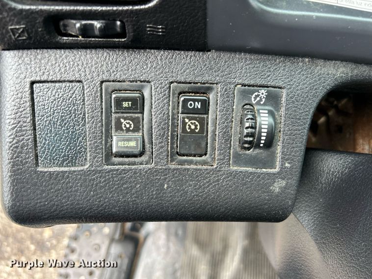 image for item LV9036 2012 Hino 268  box truck