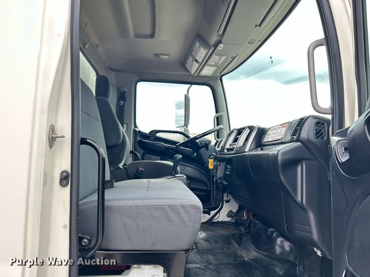 image for item LV9036 2012 Hino 268  box truck