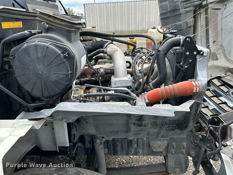 image for item LV9036 2012 Hino 268  box truck