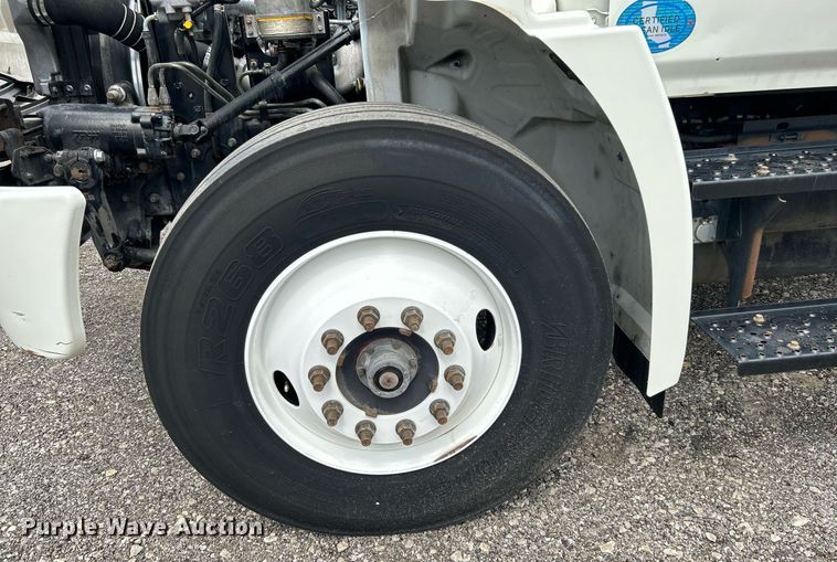 image for item LV9036 2012 Hino 268  box truck