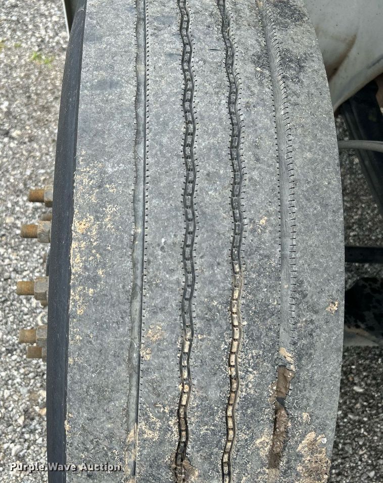 image for item LV9036 2012 Hino 268  box truck