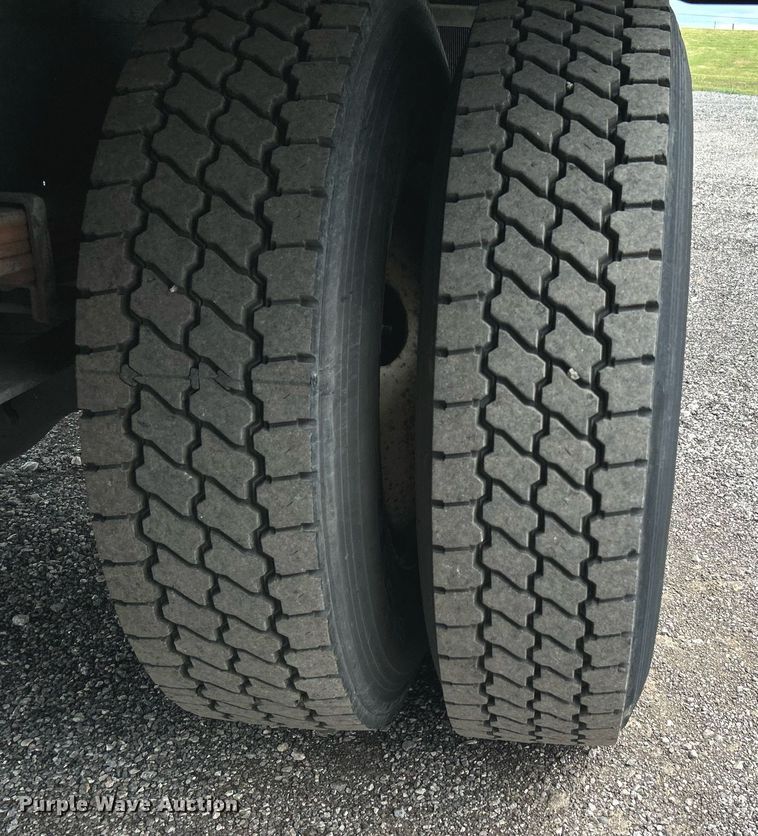 image for item LV9036 2012 Hino 268  box truck