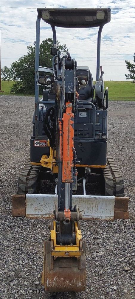 image for item LV9049 John Deere 17D  mini excavator