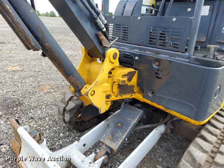 image for item LV9049 John Deere 17D  mini excavator