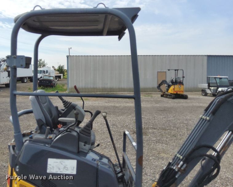 image for item LV9049 John Deere 17D  mini excavator