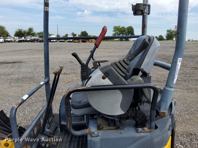 image for item LV9049 John Deere 17D  mini excavator