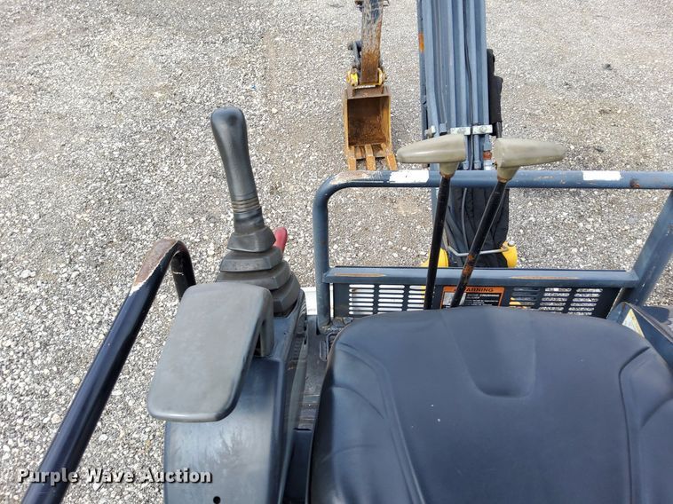 image for item LV9049 John Deere 17D  mini excavator