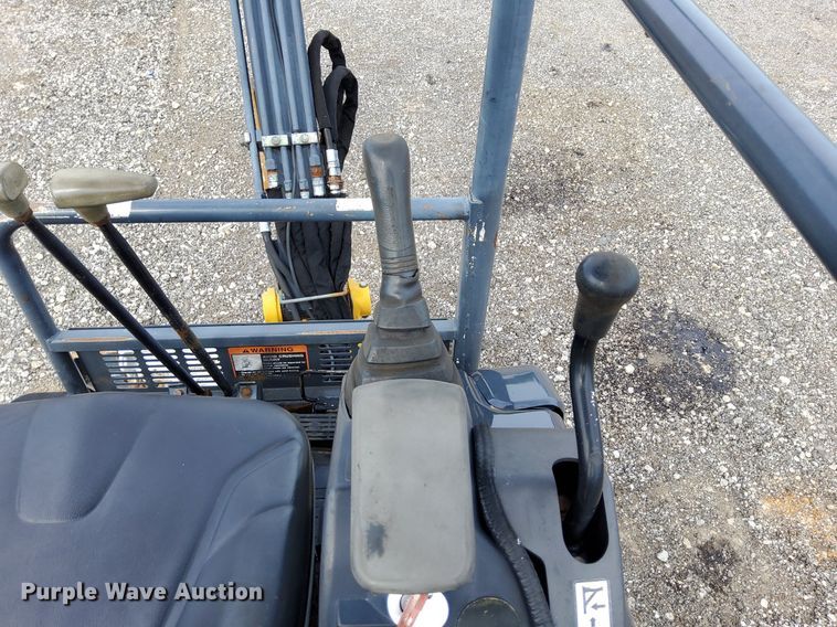 image for item LV9049 John Deere 17D  mini excavator