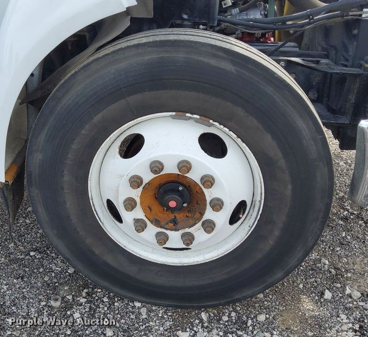 image for item LV9058 2012 Ford F650 XL Super Duty  box truck