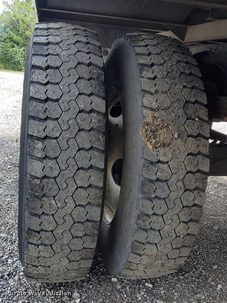 image for item LV9058 2012 Ford F650 XL Super Duty  box truck