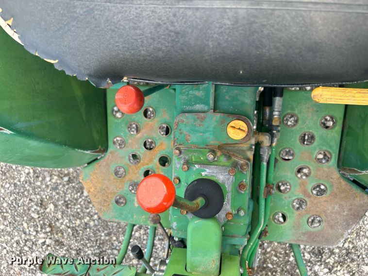 image for item LV9075 1985  John Deere 750  MFWD tractor