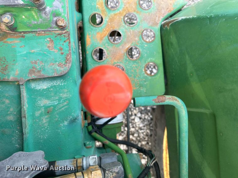 image for item LV9075 1985  John Deere 750  MFWD tractor