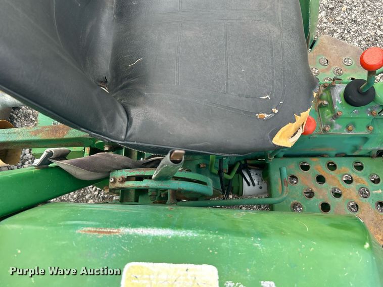 image for item LV9075 1985  John Deere 750  MFWD tractor