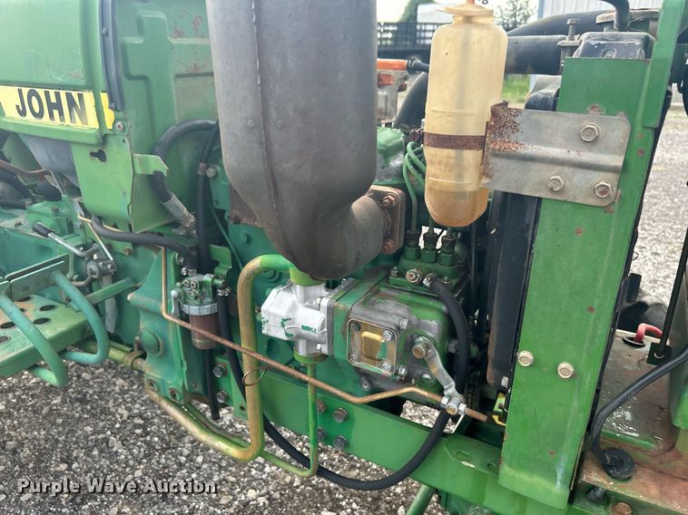 image for item LV9075 1985  John Deere 750  MFWD tractor