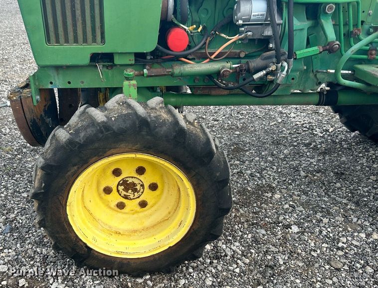 image for item LV9075 1985  John Deere 750  MFWD tractor