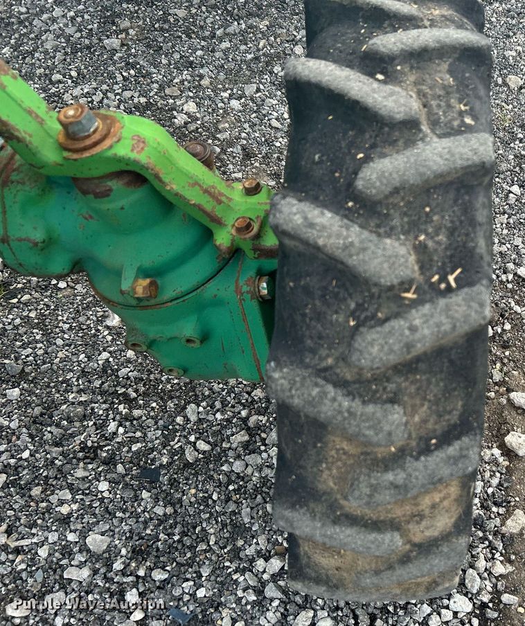 image for item LV9075 1985  John Deere 750  MFWD tractor