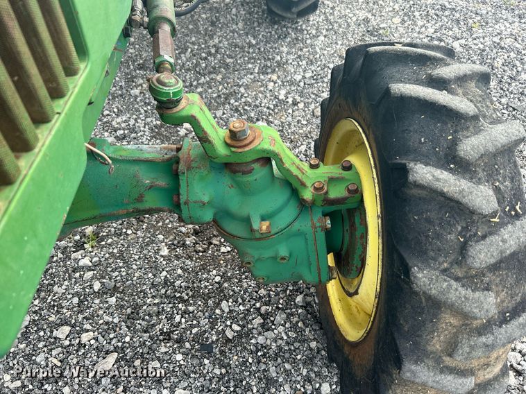 image for item LV9075 1985  John Deere 750  MFWD tractor