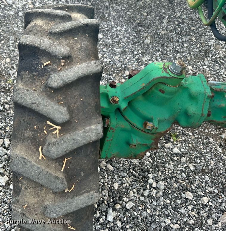 image for item LV9075 1985  John Deere 750  MFWD tractor