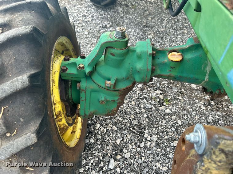 image for item LV9075 1985  John Deere 750  MFWD tractor