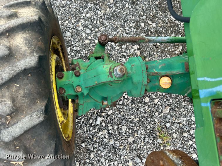 image for item LV9075 1985  John Deere 750  MFWD tractor