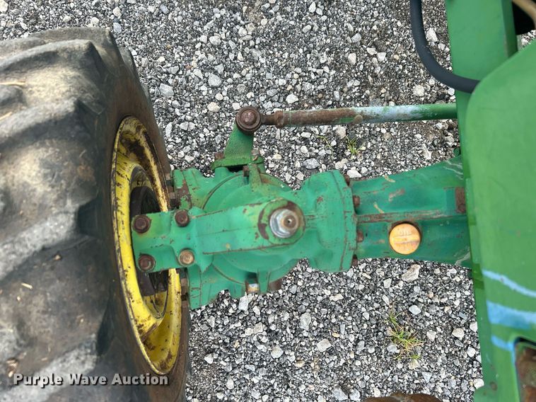 image for item LV9075 1985  John Deere 750  MFWD tractor