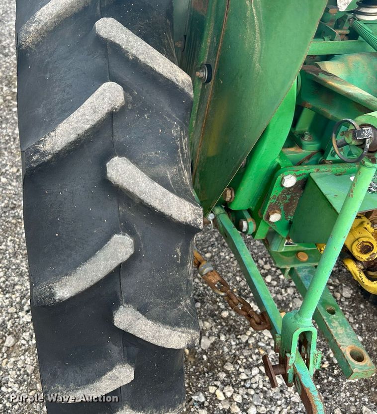 image for item LV9075 1985  John Deere 750  MFWD tractor