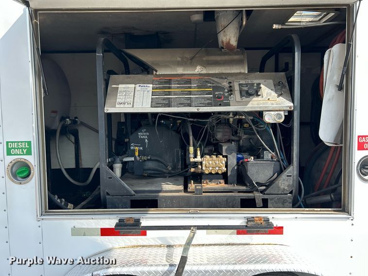 image for item LV9078 2015 C&W trailers 732VT7K2  enclosed cargo trailer