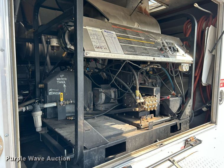 image for item LV9078 2015 C&W trailers 732VT7K2  enclosed cargo trailer