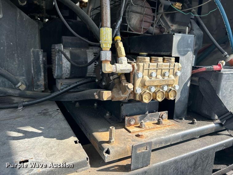 image for item LV9078 2015 C&W trailers 732VT7K2  enclosed cargo trailer